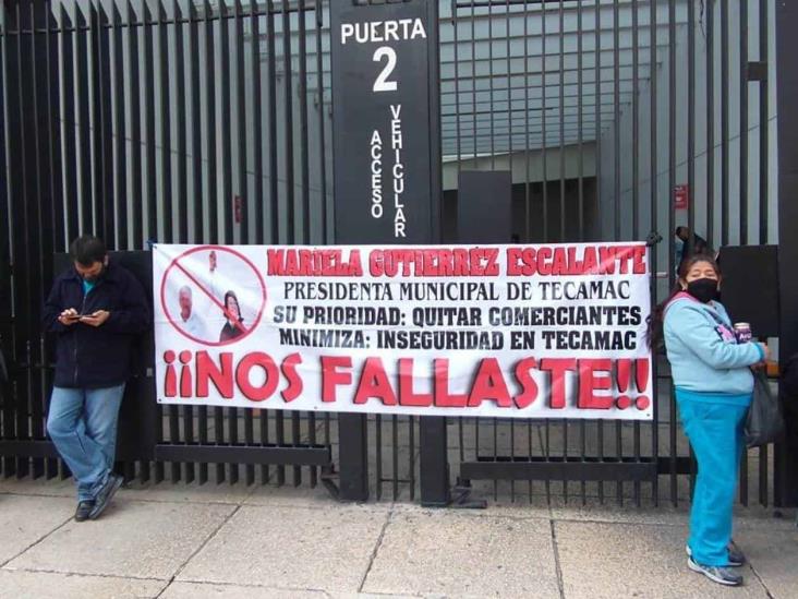 Obstruyen accesos y sesión del Senado Obstruyen accesos y sesión del Senado