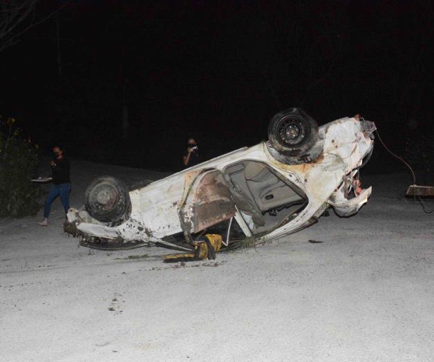 Encuentran hombre sin vida en vehículo