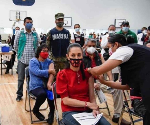 Sheinbaum recibe la primera dosis de la vacuna Pfizer/BioNTech Sheinbaum recibe la primera dosis de la vacuna Pfizer/BioNTech