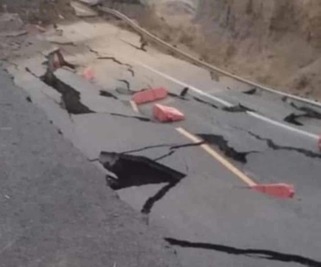 Colapsa un tramo de la autopista Siglo XXI en Michoacán