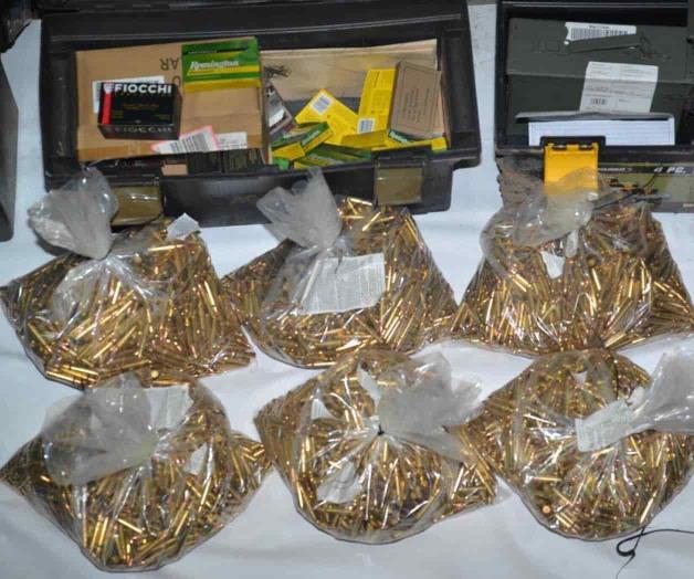 Guardó atacante armas y cartuchos