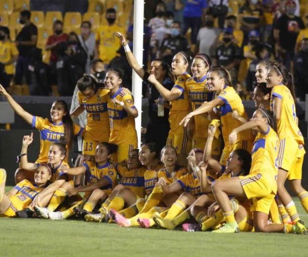 ¡BICAMPEONAS! ¡BICAMPEONAS!
