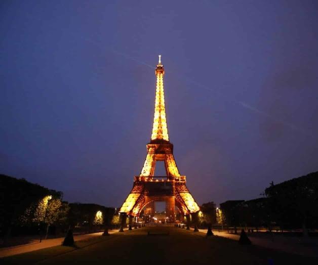 Francia abre puertas a turistas vacunados de algunos países