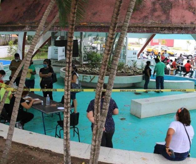 Arrancan comicios entre reclamos y olvidan sana distancia