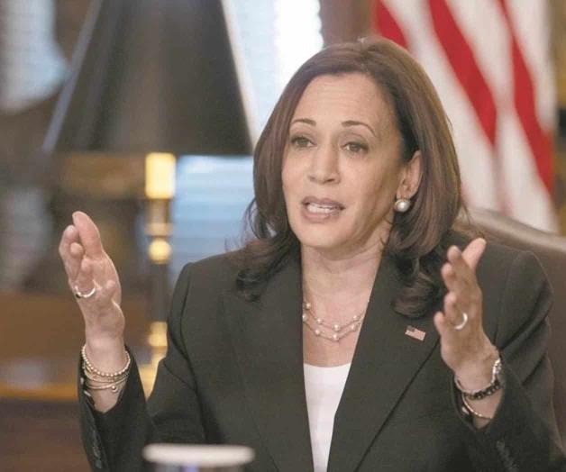 Regresa avión de Kamala Harris a Base Andrews tras problema técnico