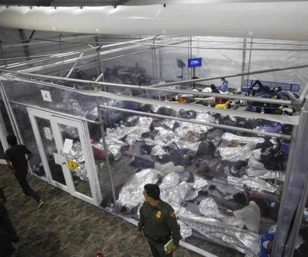 Gobierno federal amenaza a Texas con demanda por albergues