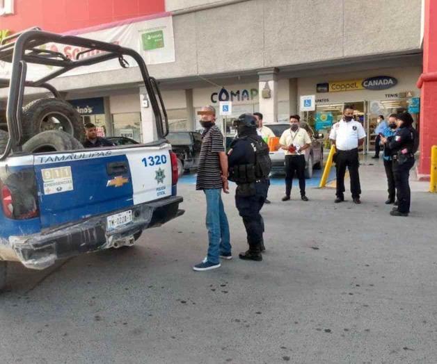 Sorprenden guardias a un sujeto hurtando