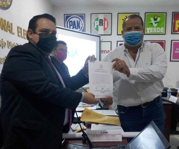 Recibe Óscar Almaraz constancia como diputado federal por el V Distrito