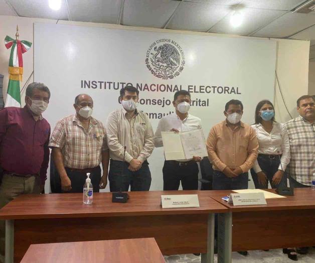 Recibe Tomás Gloria Requena constancia como diputado federal por III Distrito