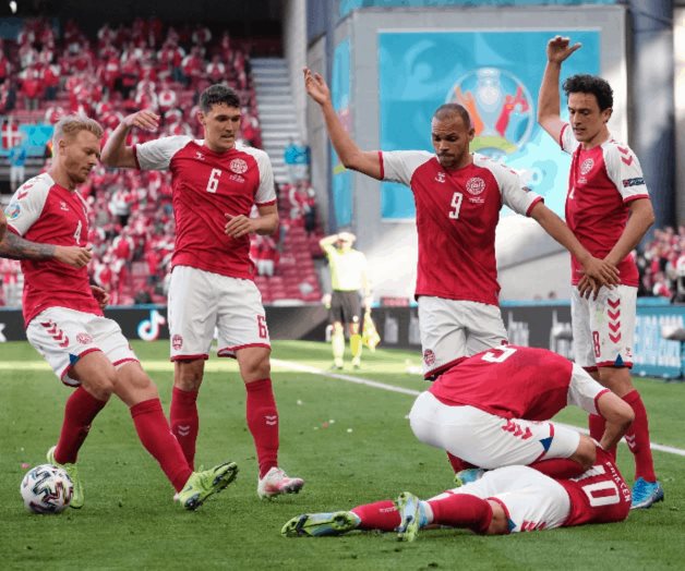 Eriksen se desvanece en escalofriante escena Eriksen se desvanece en escalofriante escena