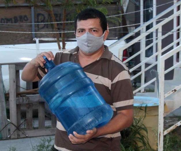 Consumen más agua embotellada