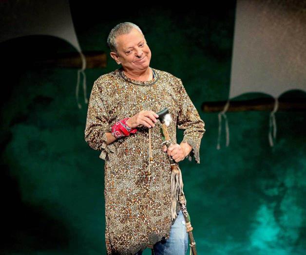 Sigue avante con su puesta en escena Sigue avante con su puesta en escena