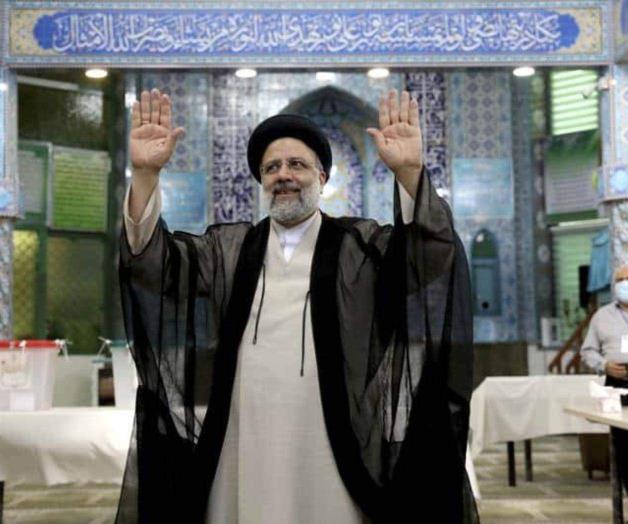 Conservador Ebrahim Raisi gana comicios en Irán con amplia mayoría