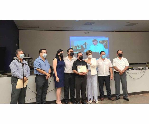Celebran sacerdocio del Padre Ramiro Escareño
