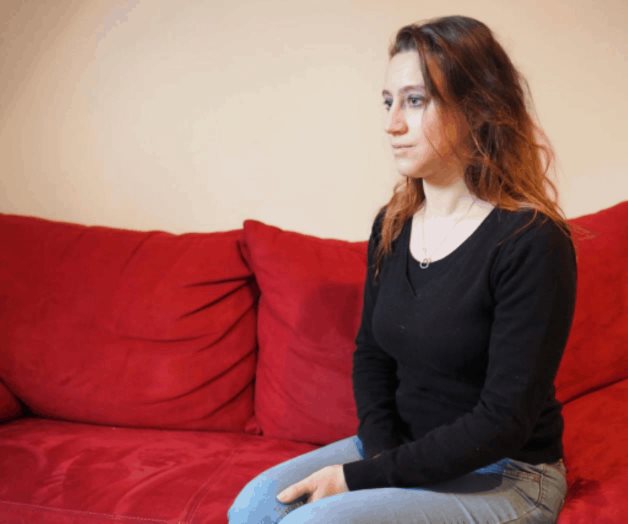 Mujer francesa enfrentaría cadena perpetua por matar a padrastro que la violó desde los 12 años