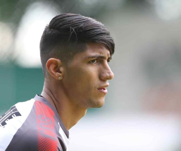 Alan Pulido marca un gol pero se lesiona