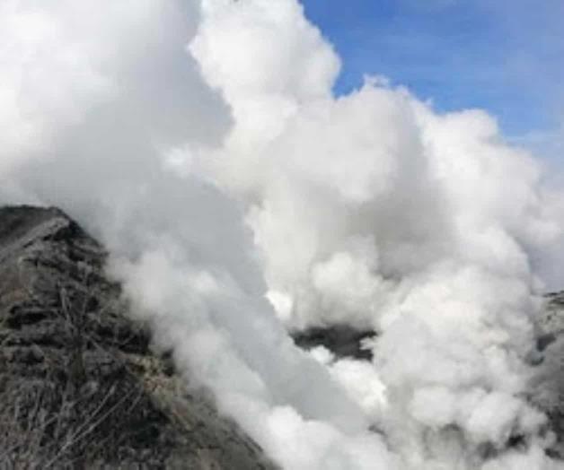 Costa Rica: volcán lanza columna de gases de 2.000 metros Costa Rica: volcán lanza columna de gases de 2.000 metros