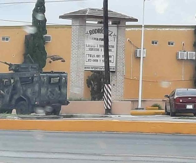 Resguardan la funeraria con cuerpos de abatidos Resguardan la funeraria con cuerpos de abatidos