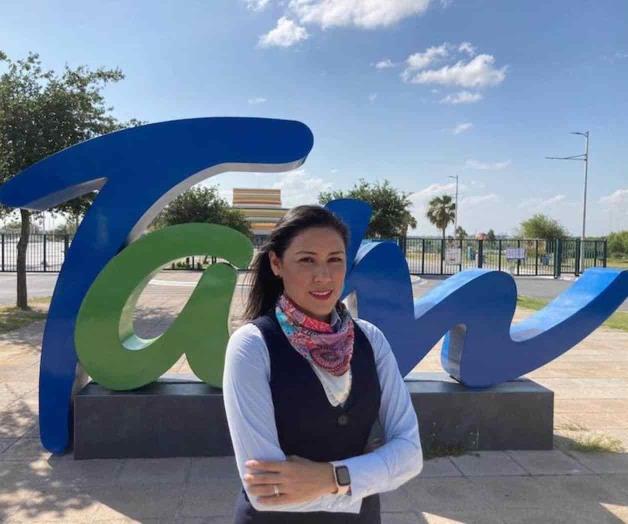 Reconocen a profesora Reconocen a profesora