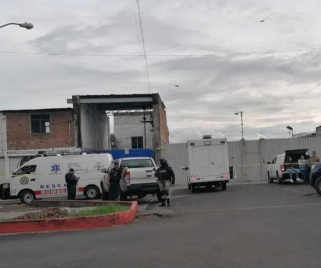 Mata a 2 compañeros y luego se pega un tiro Mata a 2 compañeros y luego se pega un tiro