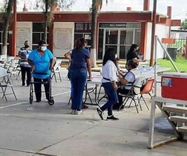 Reciben segunda dosis de Sinovac Reciben segunda dosis de Sinovac