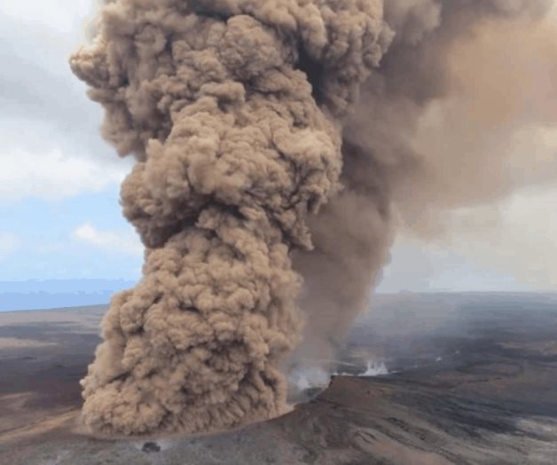 Volcán filipino expulsa gas y cenizas, sube nivel de alerta