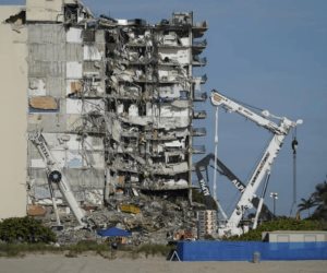 Suspenden labores de rescate en edificio derruido en Florida Suspenden labores de rescate en edificio derruido en Florida