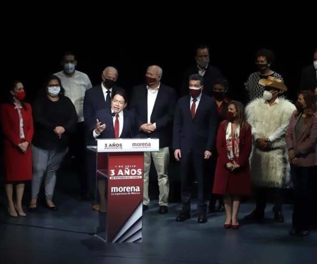 Abuchean a líder de Morena en ceremonia del partido