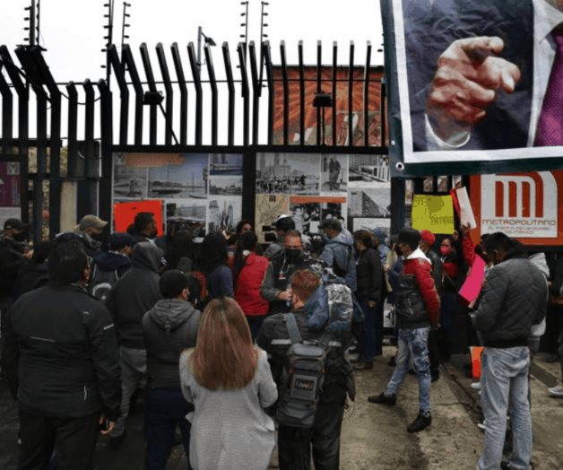 La lucha por el PRI mexicano llega a las manos La lucha por el PRI mexicano llega a las manos