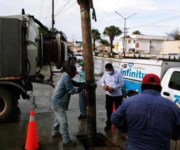 Sacan agua con gasolina Sacan agua con gasolina
