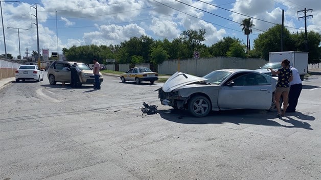 No cede paso y choca No cede paso y choca