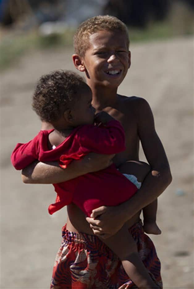 Desaloja Policía a familias en Brasil Desaloja Policía a familias en Brasil