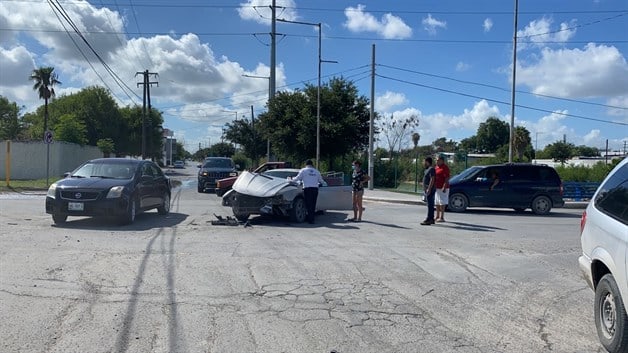 No cede paso y choca