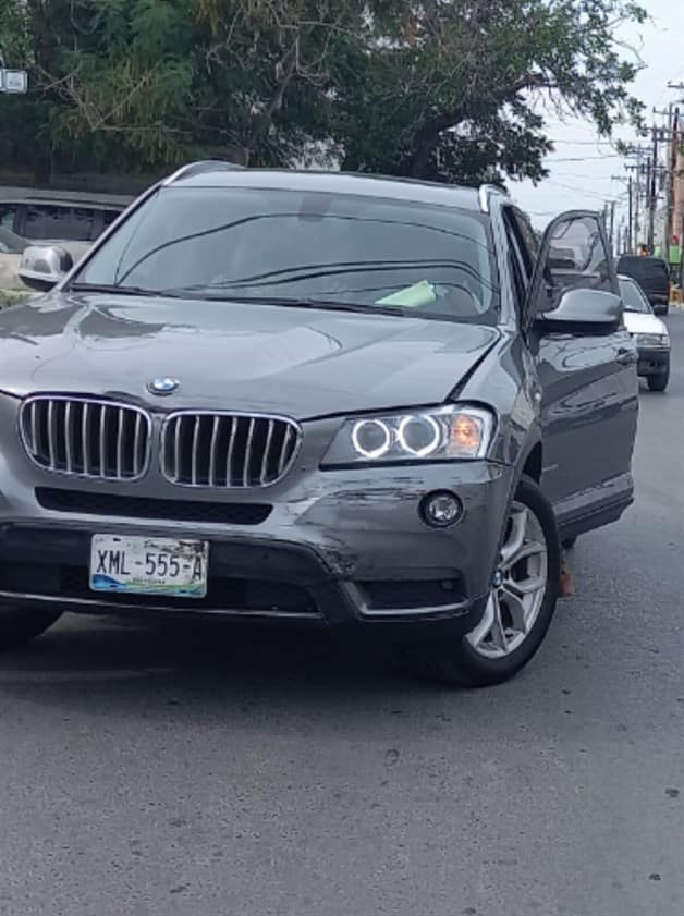 Conductor ignora ‘alto’ y estrella camioneta BMW Conductor ignora ‘alto’ y estrella camioneta BMW