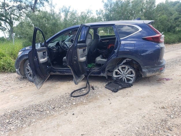 Abandonan camioneta con armamento tras agresion contra estatales