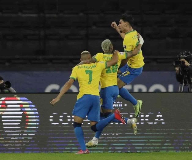 Brasil elimina a Chile y es semifinalista en Copa América Brasil elimina a Chile y es semifinalista en Copa América