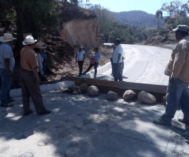 Para despojarlos de sus tierras, declaran muertos a más de mil comuneros... que están vivos Para despojarlos de sus tierras, declaran muertos a más de mil comuneros... que están vivos