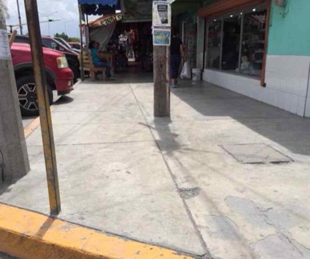 Llenan calles con basura y escombro Llenan calles con basura y escombro