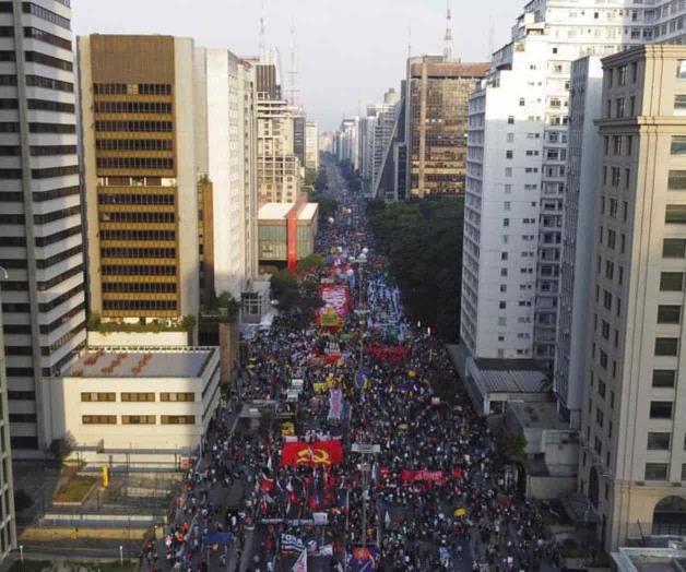 En protestas, miles exigen juicio político contra Bolsonaro En protestas, miles exigen juicio político contra Bolsonaro