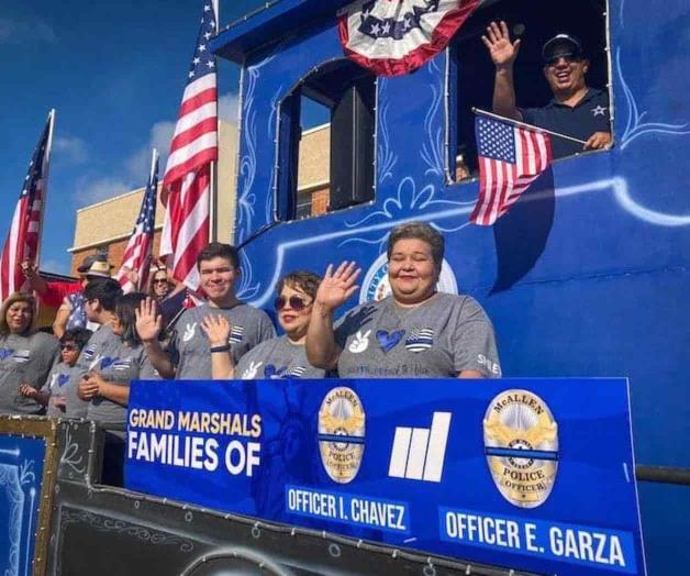 Confieren honor a familiares Confieren honor a familiares