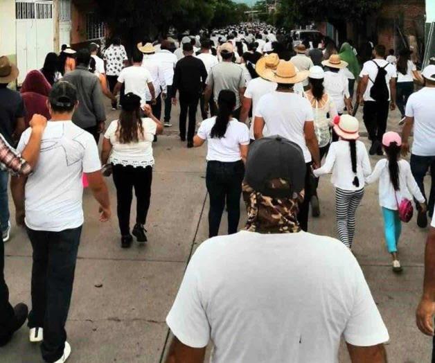 Marchan, otra vez, por la paz en Aguililla Marchan, otra vez, por la paz en Aguililla