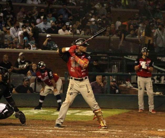 Reaccionan Sultanes y le pegan a Saraperos Reaccionan Sultanes y le pegan a Saraperos