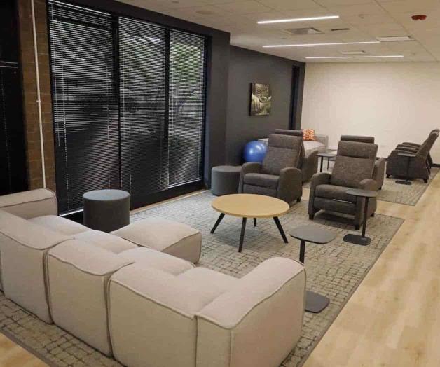 Pasillos grandes y menos mesas Pasillos grandes y menos mesas