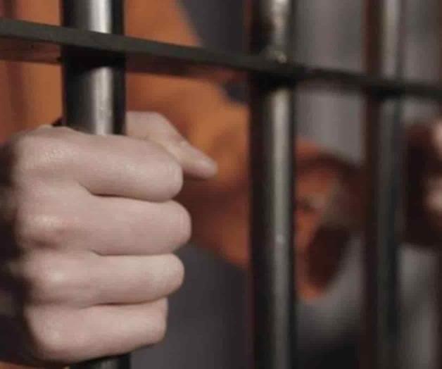 Enfrenta cargos de asesinato Enfrenta cargos de asesinato