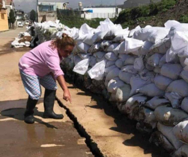 Preocupa a vecinos fracturas y posibles socavones en Atizapán