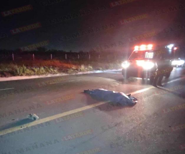 Muere motociclista de manera instantánea al ser impactado por una camioneta Muere motociclista de manera instantánea al ser impactado por una camioneta