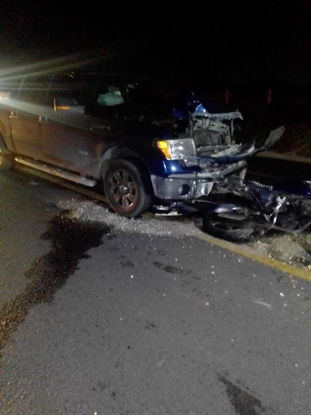 Muere motociclista de manera instantánea al ser impactado por una camioneta