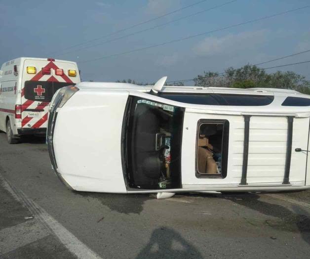Volcadura dejó dos lesionados Volcadura dejó dos lesionados