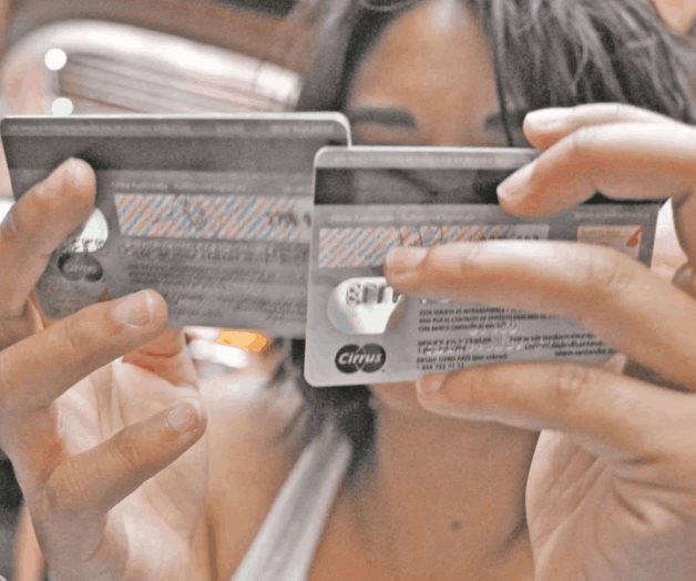 Mexicanos pagan de nuevo con sus tarjetas de crédito