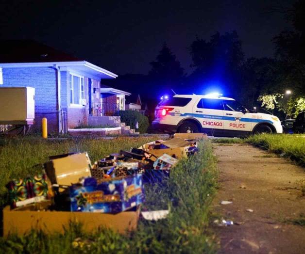 Balean a dos policías que dispersaban multitud en Chicago Balean a dos policías que dispersaban multitud en Chicago